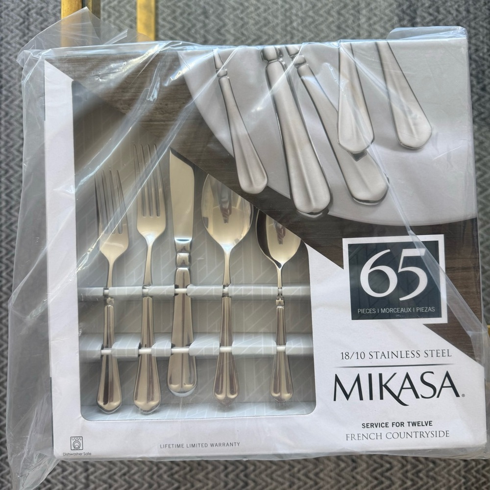 Mikasa 65-piece Flatware Set (12 Place Settings)